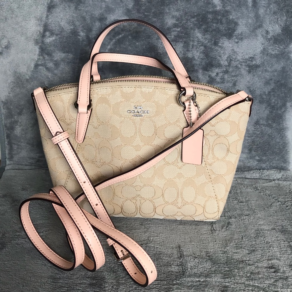 SOLD OUT Coach leather Crossbody handbag